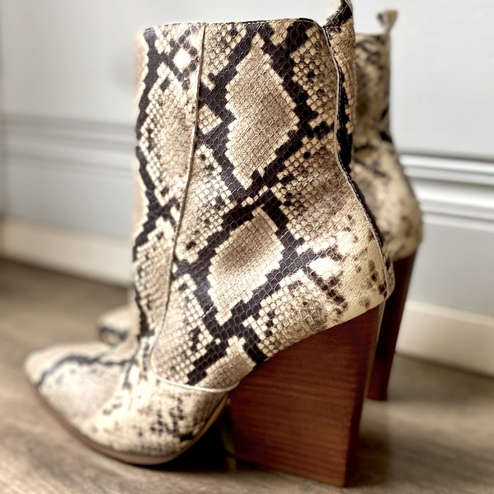 Bleeker & Bond (NEW no tags): Snakeskin Patterned
Perfect for fall